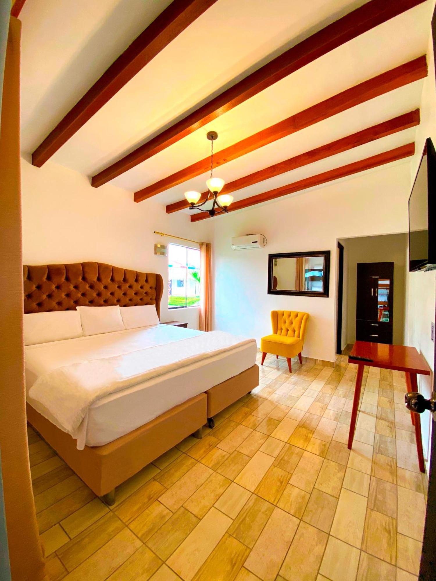 Hotel Resort Thiago Чинча-Альта Экстерьер фото